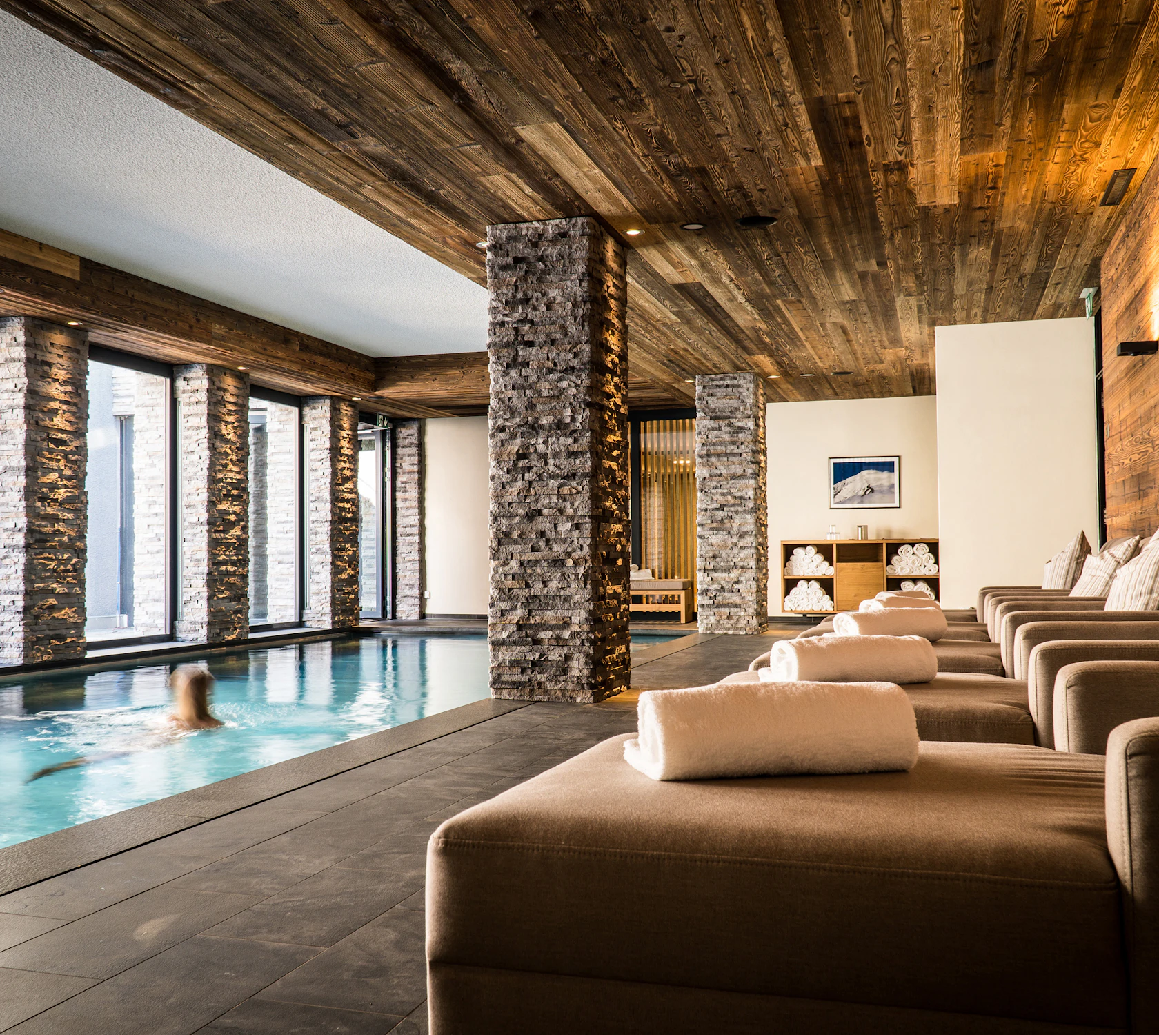 HDHotelSchweizThe CapraPeak Health Spa Pool 1