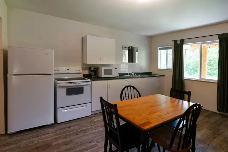 HDHotelBritish ColumbiaBella CoolaBella Coola Mountain Lodgekueche