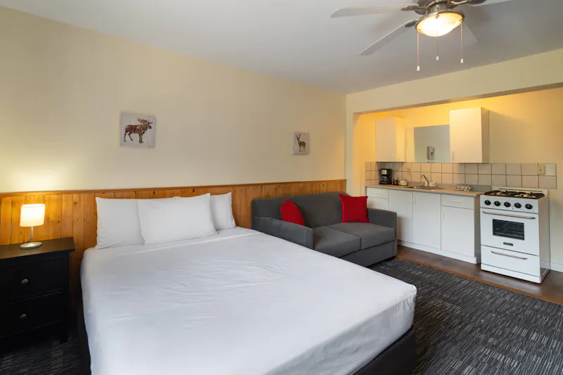 HDHotelBritish ColumbiaBella CoolaBella Coola Mountain Lodgezimmer2