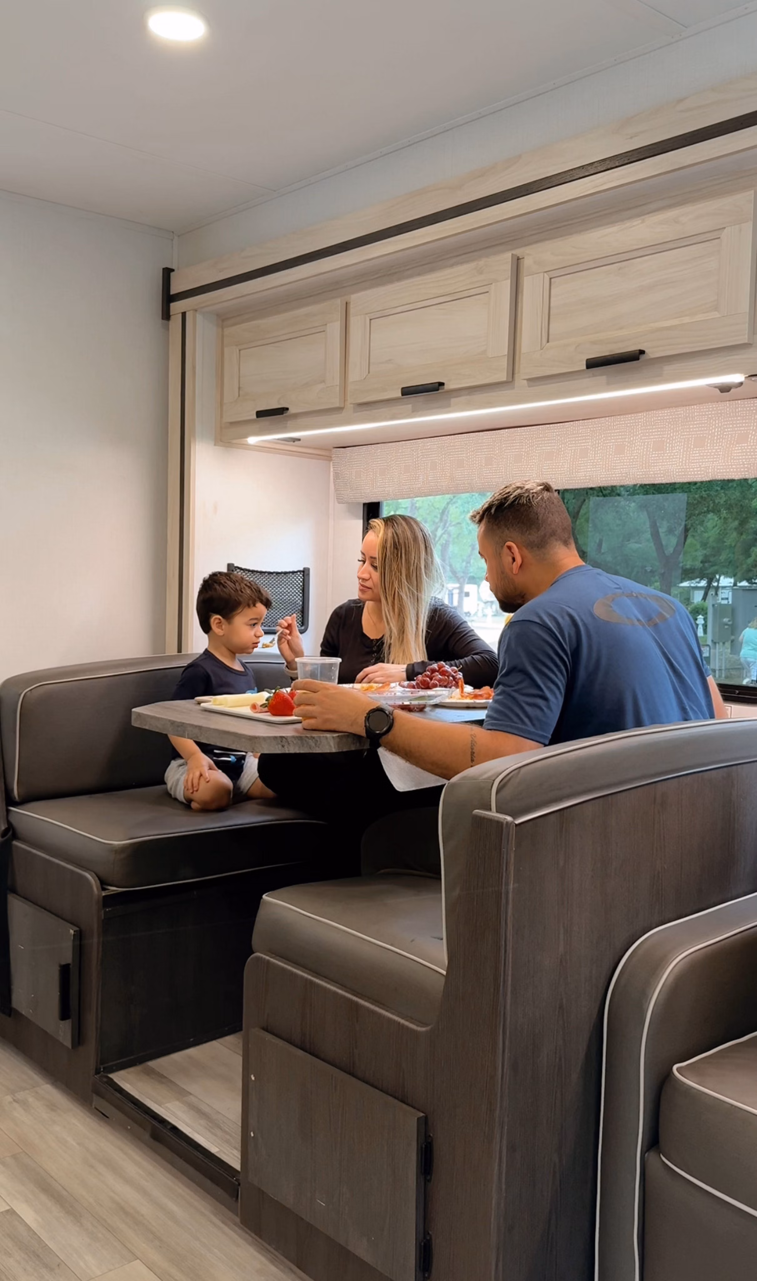 HDFahrzeugeEl MonteC Family Sleeper25