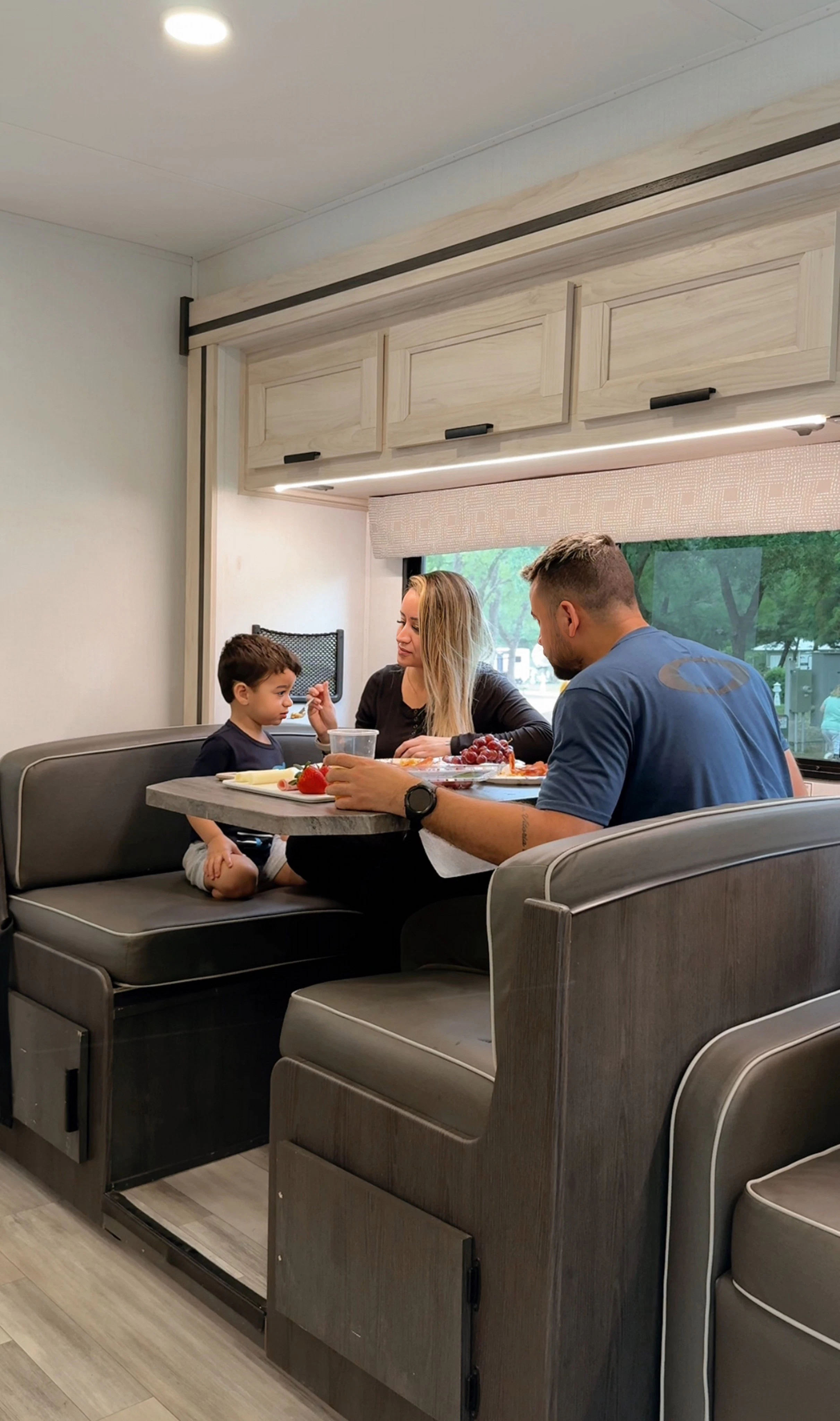 HDFahrzeugeEl MonteC Family Sleeper25
