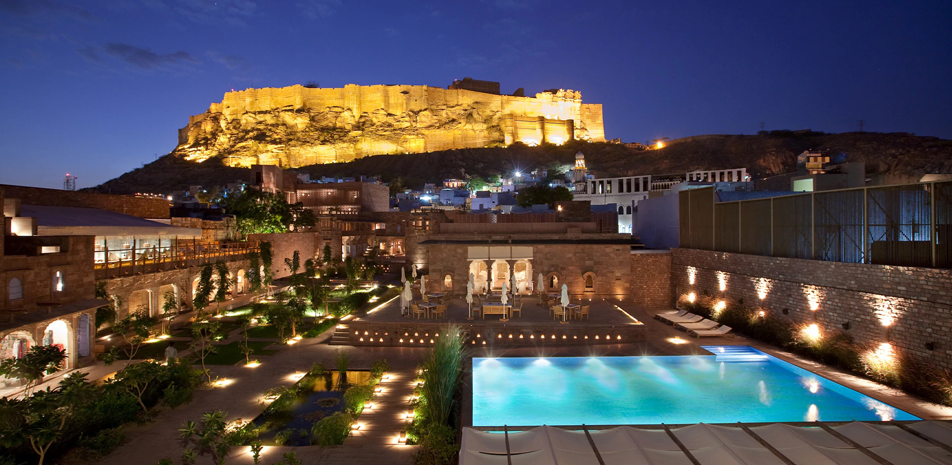 HDHotelIndienRAAS JodhpurHotel by night