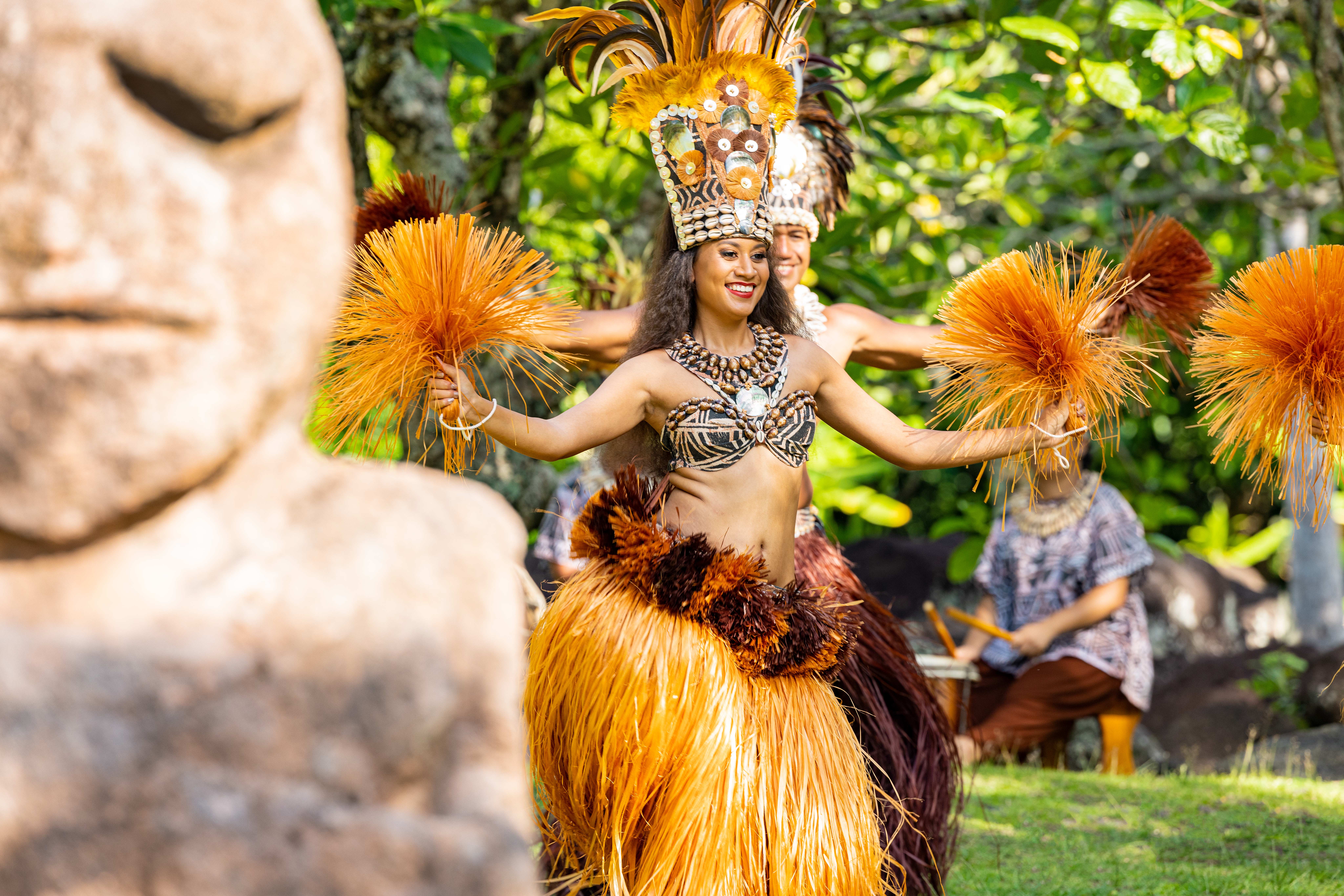 HDfranzoesisch polynesienTahitiTaenzerin P2 00416 Gregoire Le Bacon