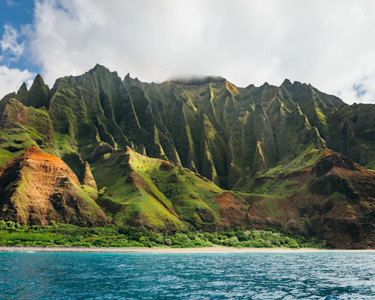 HDHawaii18004 NapaliCoastKauai creditHTA VincentLim