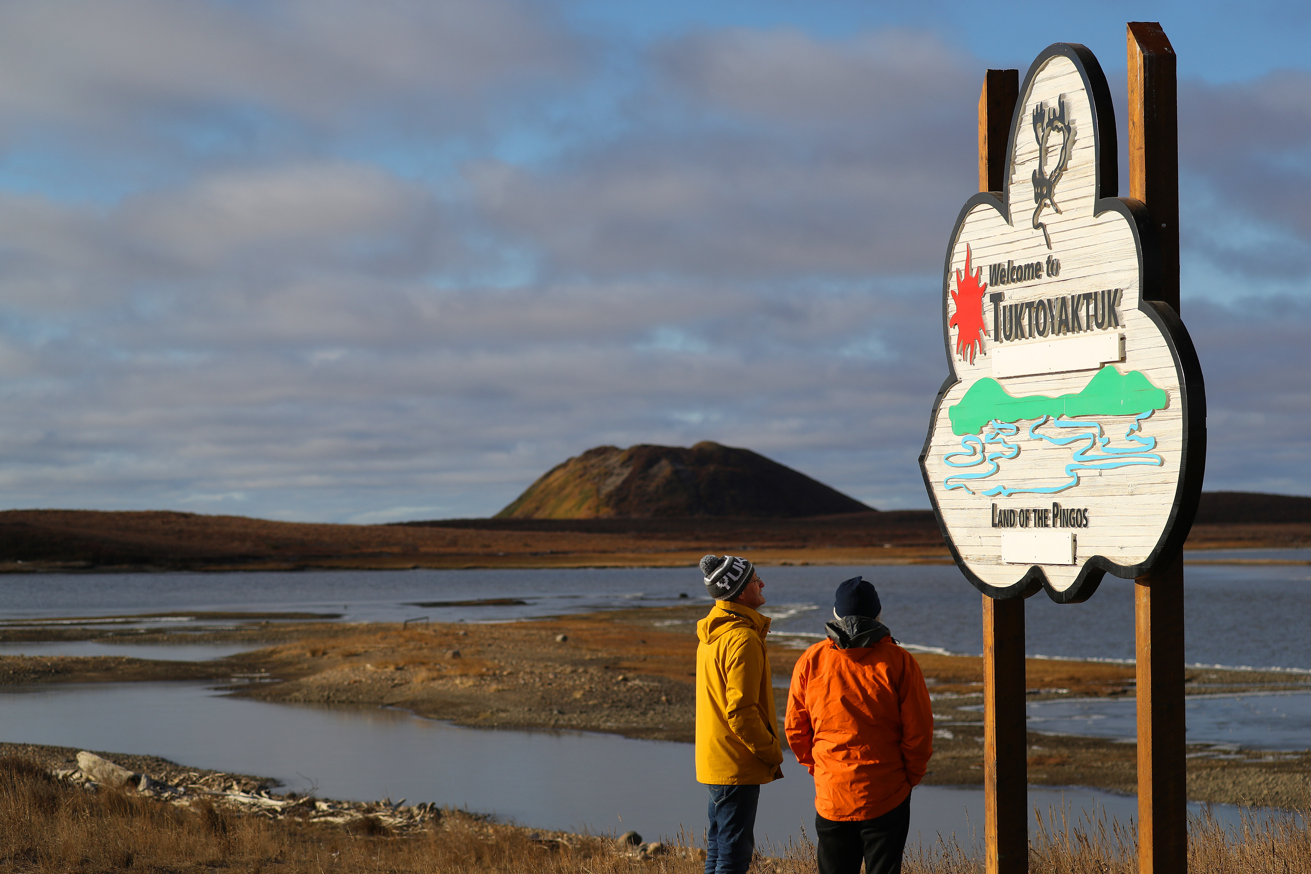 HDNorthwest TerritoriesTuktoyaktuk Sign George Fische