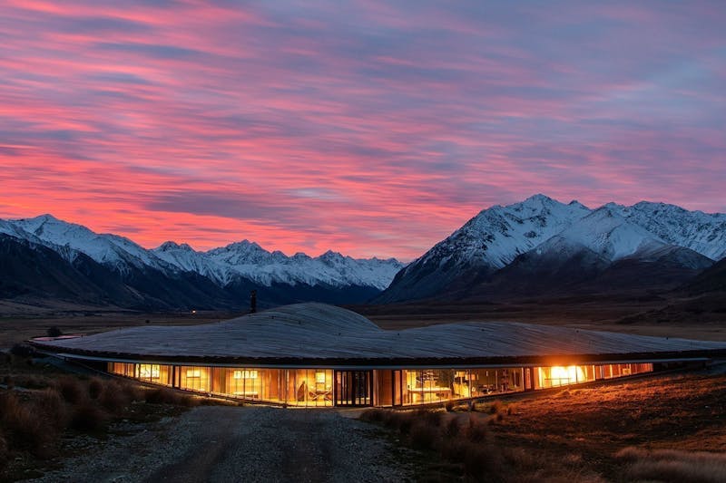 HDHotelNeuseelandThe Lindis LodgeAussen by night2