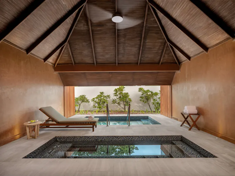 HDHotelMaledivenSix Senses KanuhuraHot Cold plunge pool