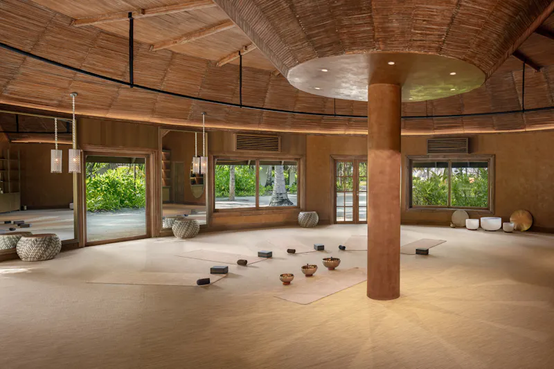 HDHotelMaledivenSix Senses KanuhuraYoga Pavilion interior