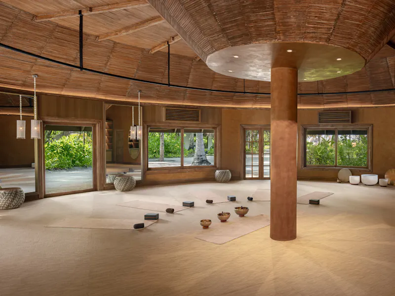 HDHotelMaledivenSix Senses KanuhuraYoga Pavilion interior