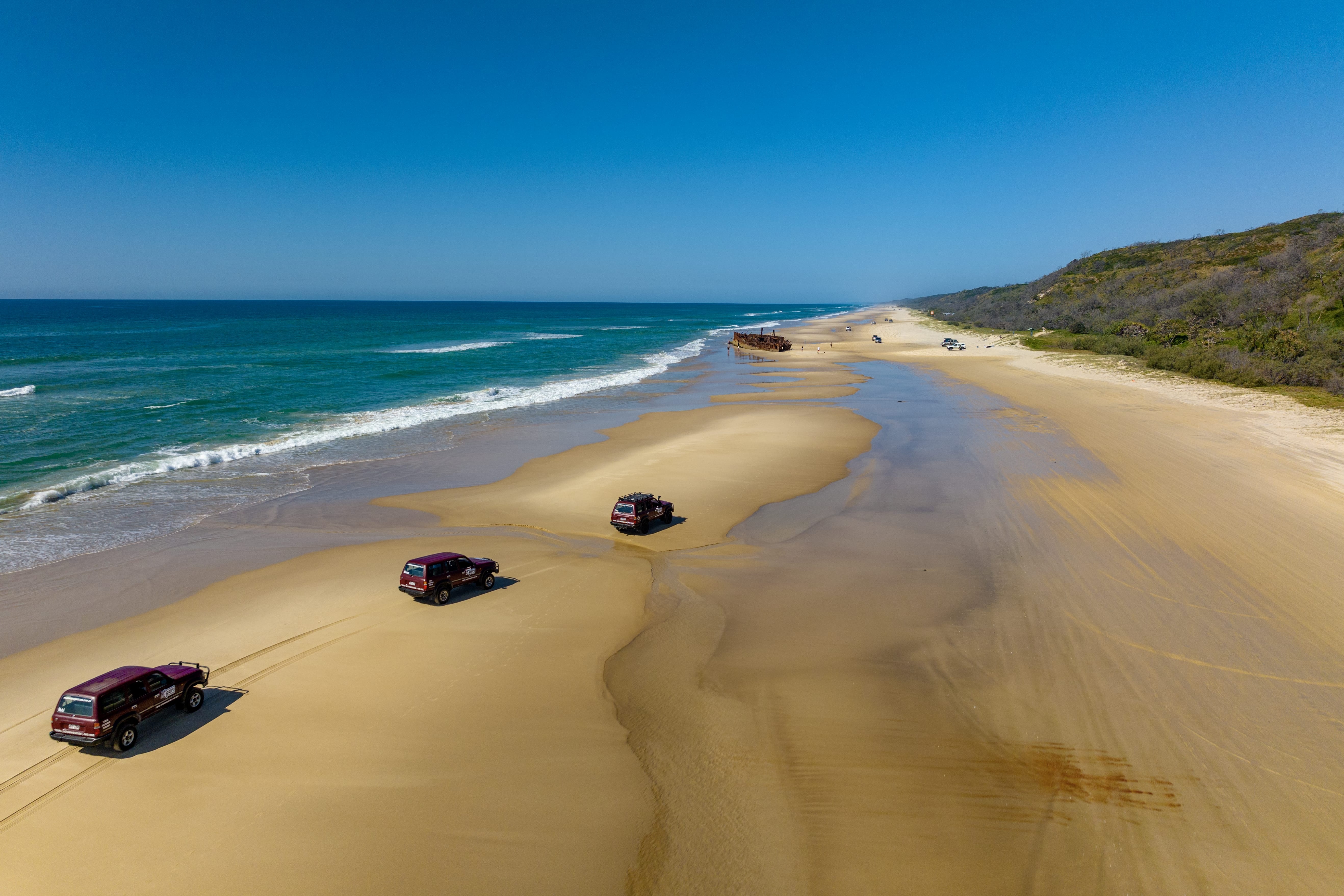 HDAustralienQLDFraser Island4WD on Beach 1070517 TAU
