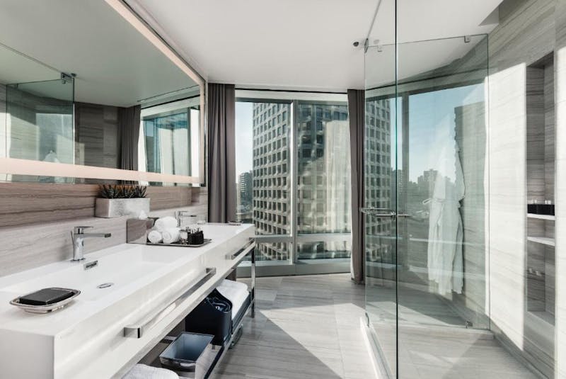 HDHotelKanadaVancouverParadox Hotel VancouverBad 2