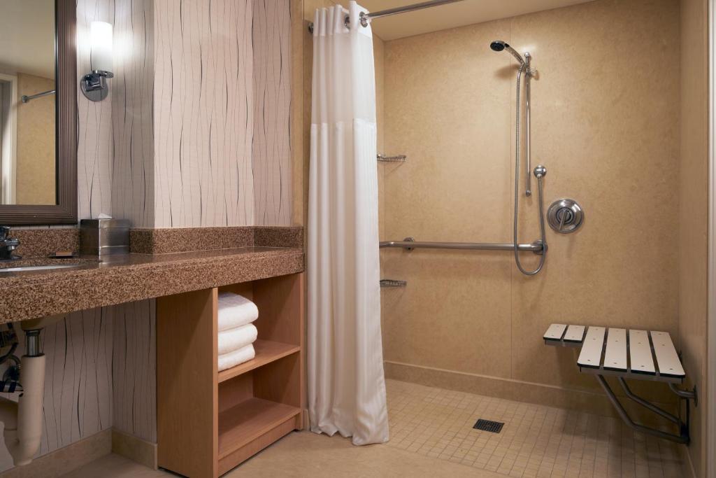 HDHotelCaliforniaLos AngelesHilton Los Angeles AirportBadezimmer