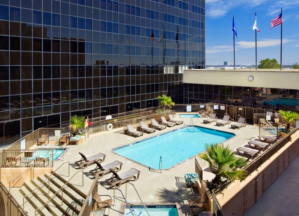 HDHotelCaliforniaLos AngelesHilton Los Angeles AirportPool