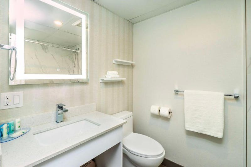 HotelBritish ColumbiaClearwaterQuality Inn and SuitesBadezimmer