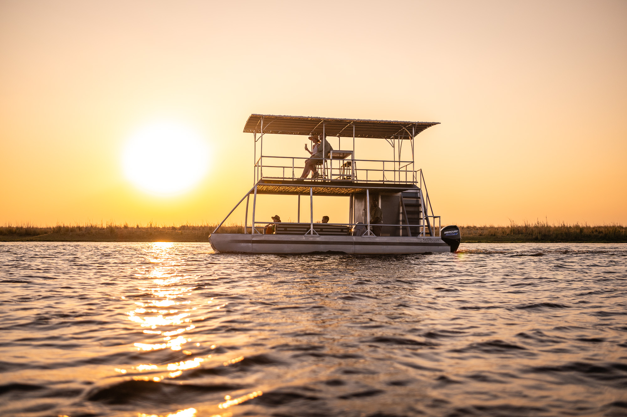Bootsfahrt bei Sonnenuntergang