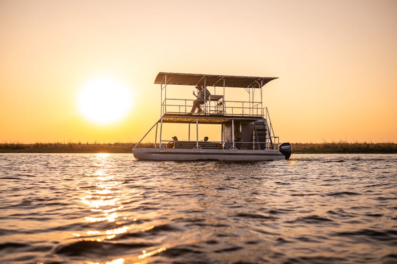 Bootsfahrt bei Sonnenuntergang