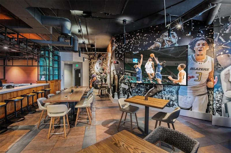 HDHotelAlabamaBirminghamHilton Birmingham at UABSports Bar