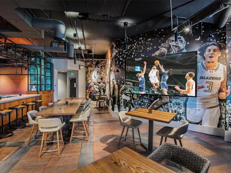 HDHotelAlabamaBirminghamHilton Birmingham at UABSports Bar