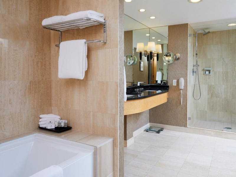 HDHotelBritish ColumbiaVancouverPan Pacific VancouverBadezimmer