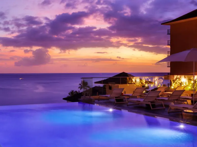 HDHotelHawaiiOahuHalepuna Waikiki by HalekulaniPool Sonnenuntergang