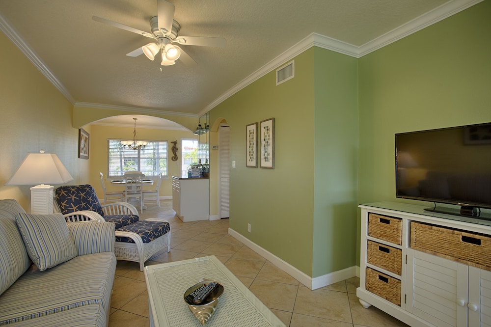 HDHotelFloridaClearwaterBarefoot Beach Resortliving room4