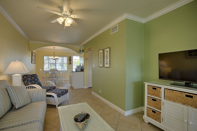 HDHotelFloridaClearwaterBarefoot Beach Resortliving room4