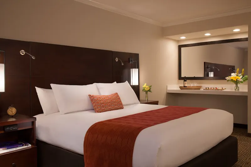 HotelAlaskaAnchorageThe LakefrontDeluxe King Room Romance R
