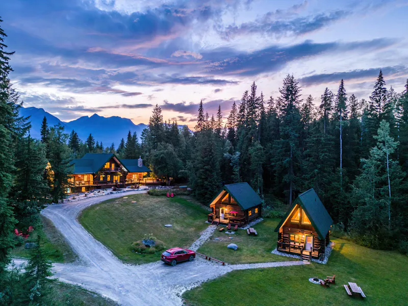 HDHotelBritish ColumbiaGoldenMoberly Lodge2025 MoberlyLodge Exterior 04 Mob