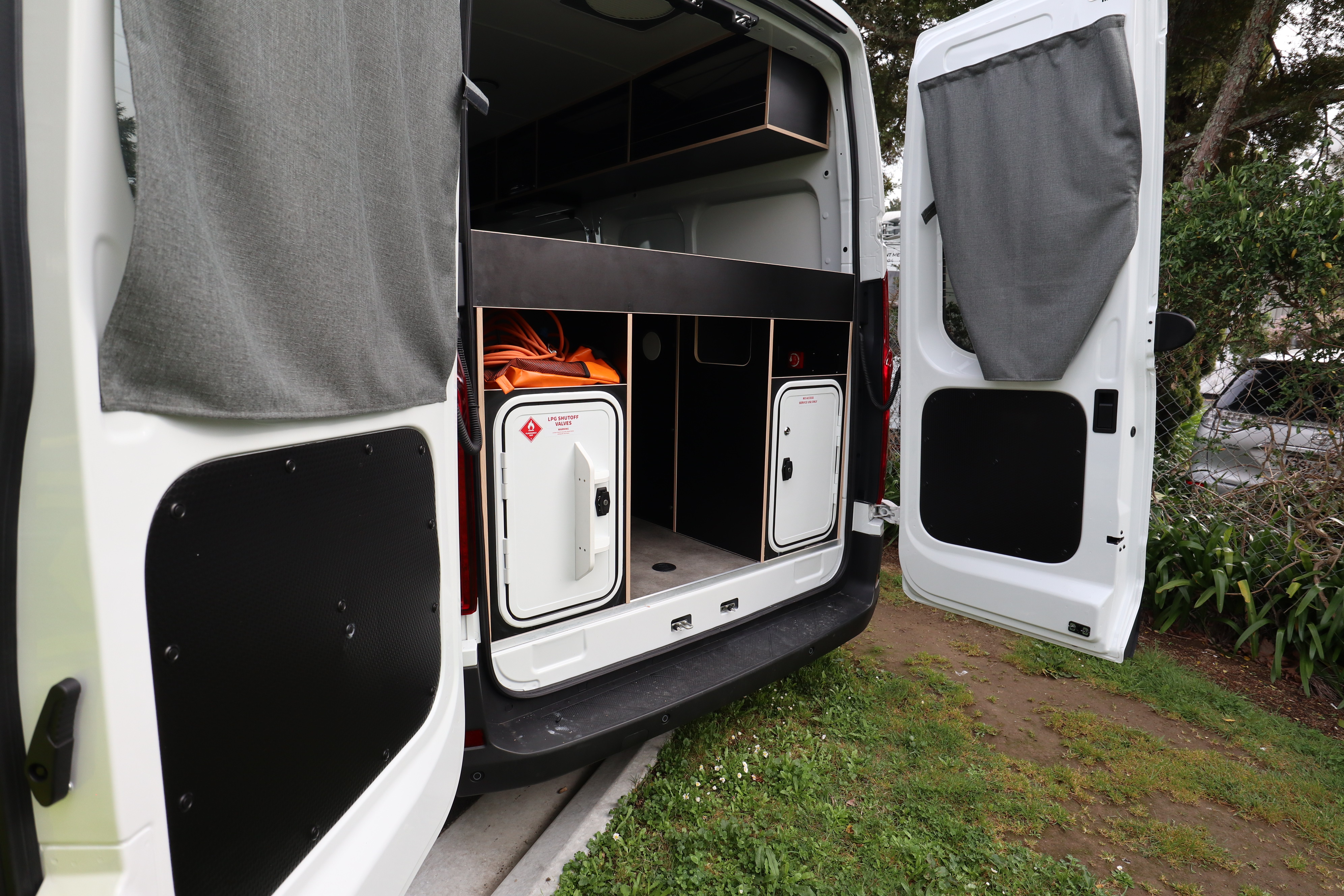 HDFahrzeugeApollo NZHitopApollo Hitop NZ Internal Rear Barn Doors IMG 4501