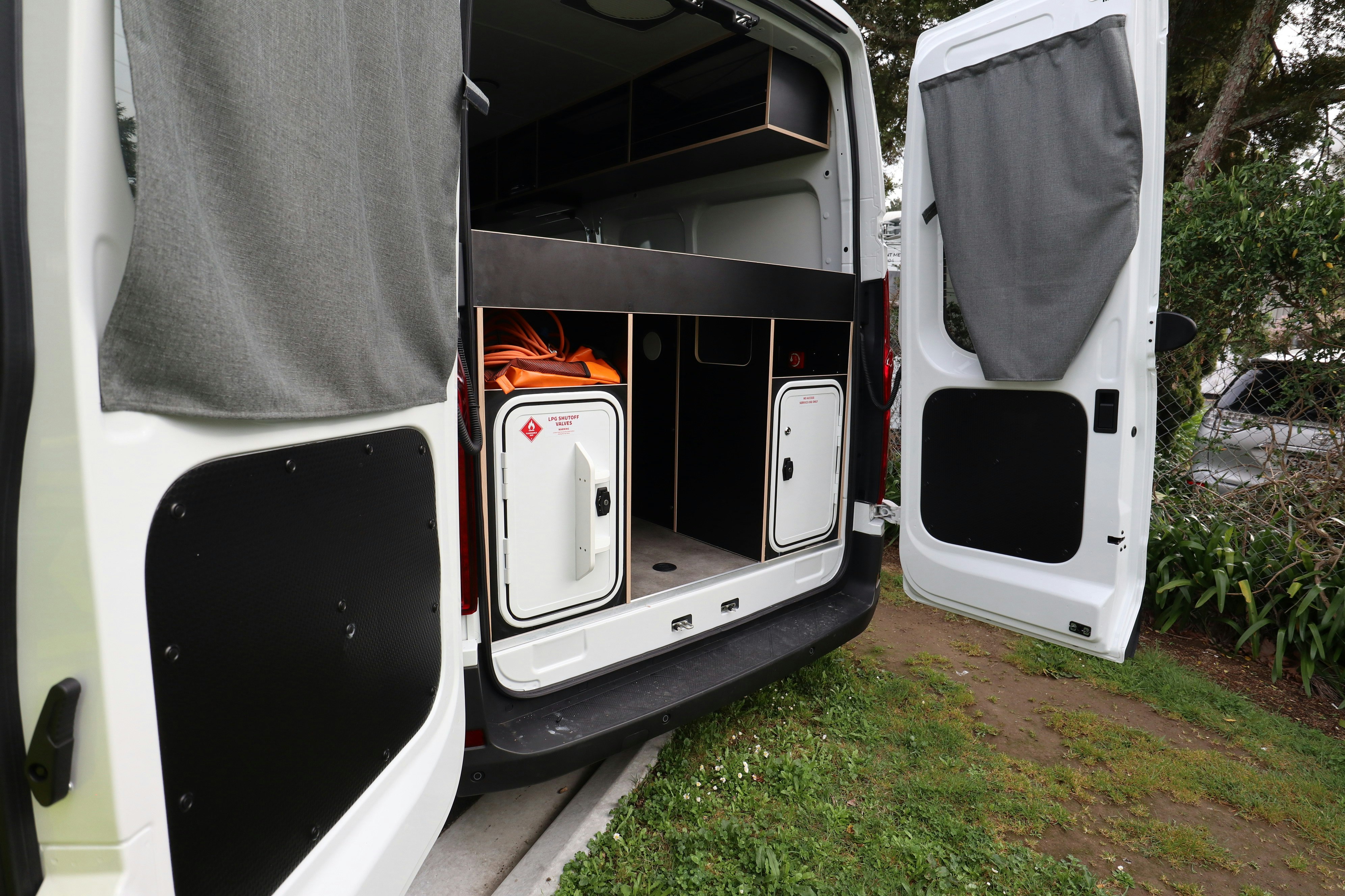 HDFahrzeugeApollo NZHitopApollo Hitop NZ Internal Rear Barn Doors IMG 4501