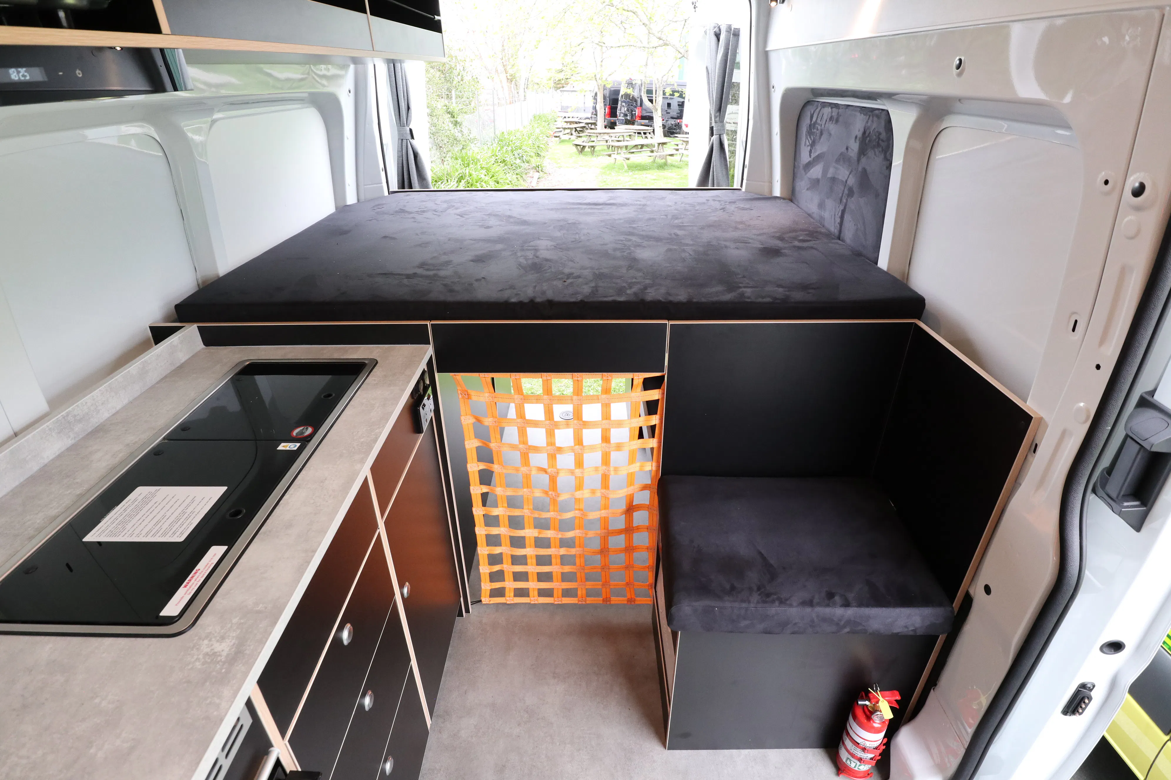 HDFahrzeugeBritz NZHiTopBritz HiTop NZ internal view IMG 5086