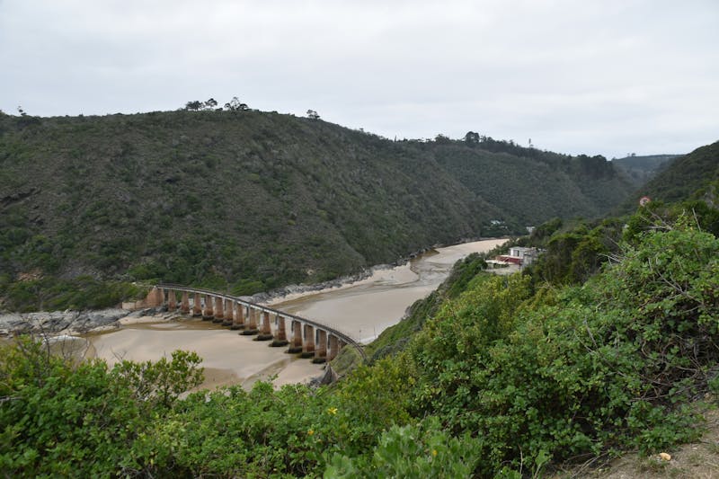 HDSuedafrikaWildernessBruecke ueber Fluss