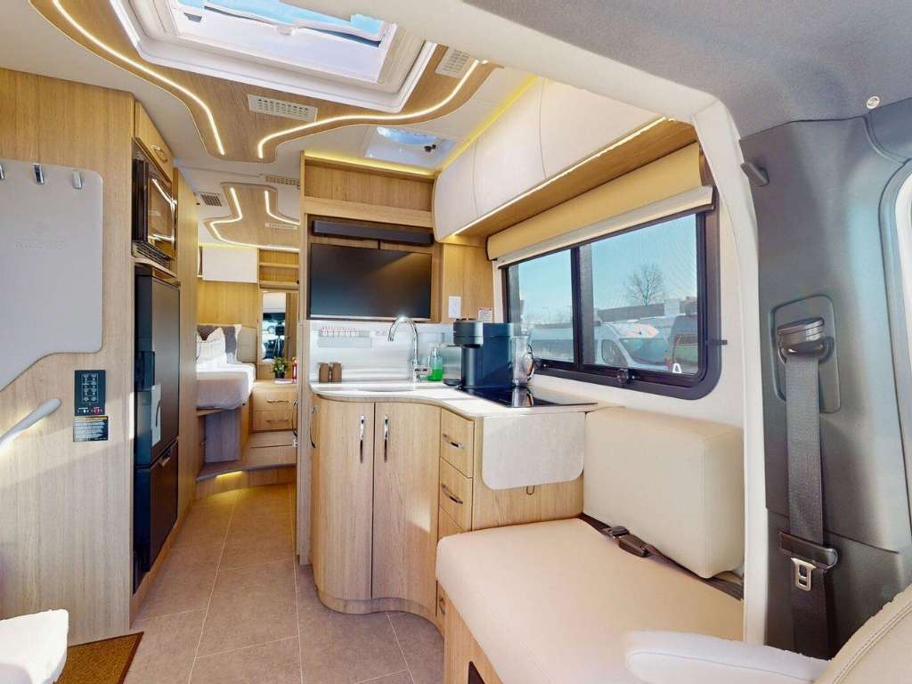 HDFahrzeugeFraserwayB Premium2026 Rent InteriorImages ClassB+ Premium 01 102