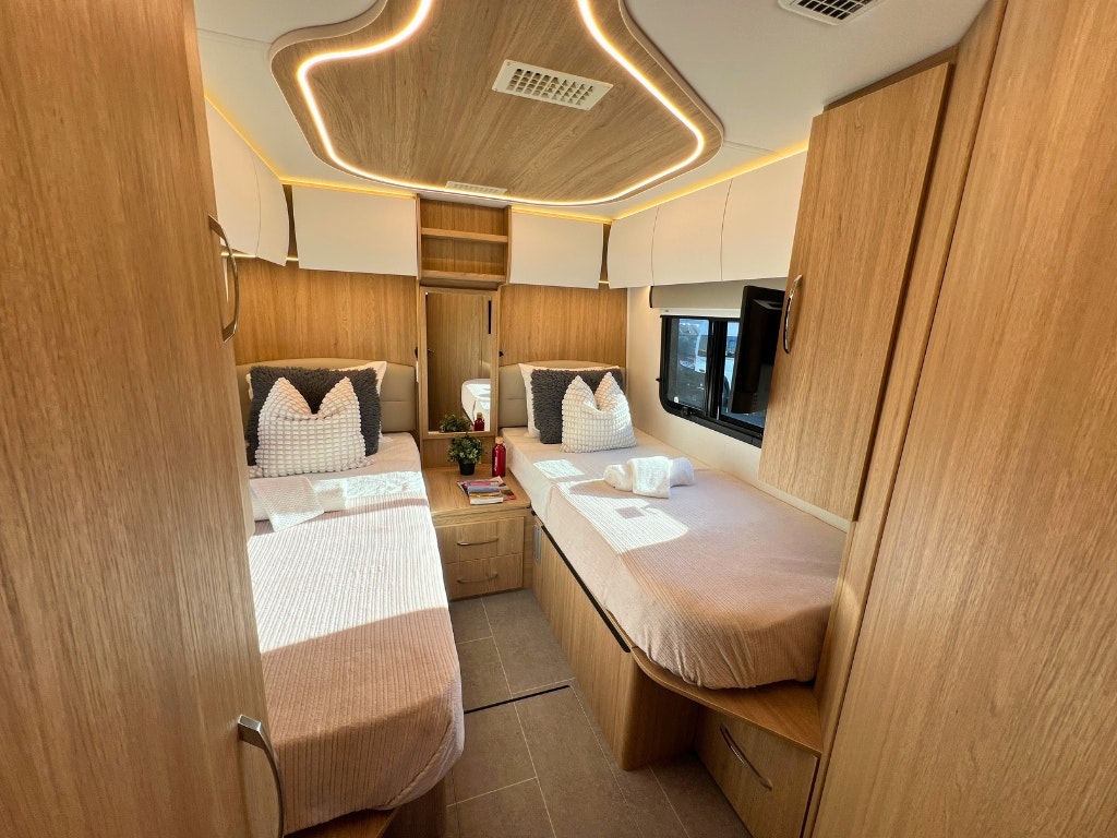 HDFahrzeugeFraserwayB Premium2026 Rent InteriorImages ClassB+ Premium 04 102