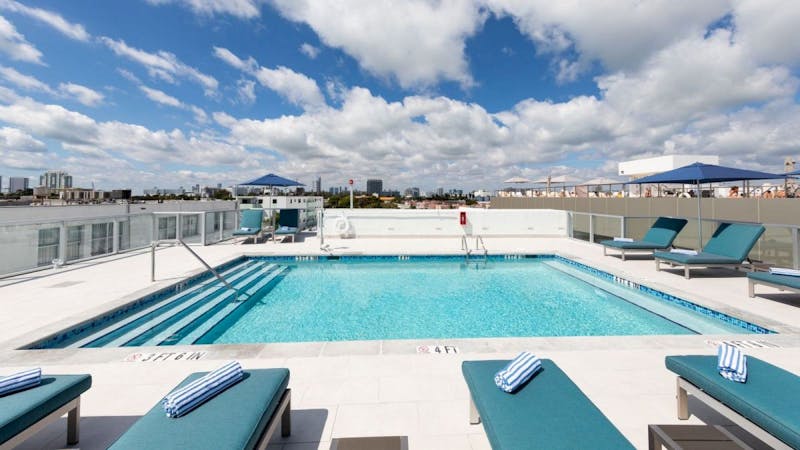 HDHotelFloridaMiamiThe Penguin HotelRooftop Swimming Pool