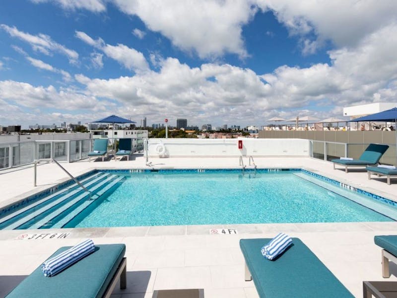 HDHotelFloridaMiamiThe Penguin HotelRooftop Swimming Pool