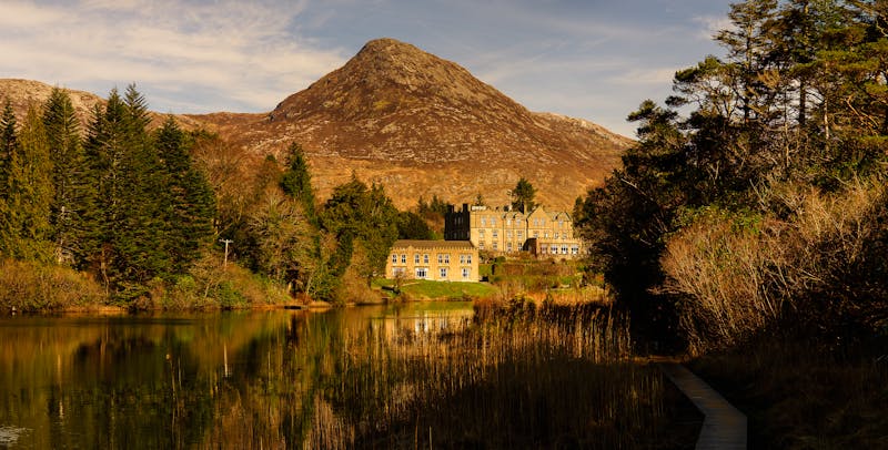 HDHotelIrlandBallynahinch CastleBallynahinch Morning Exterior With Walkway
