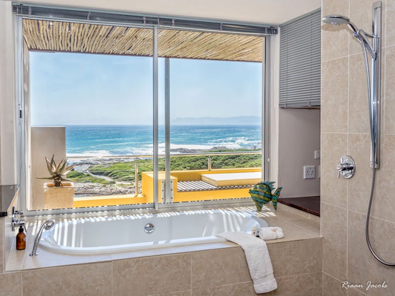 HDHotelSuedafrikaCrayfish Lodge Sea and Country Guest HouseBad3