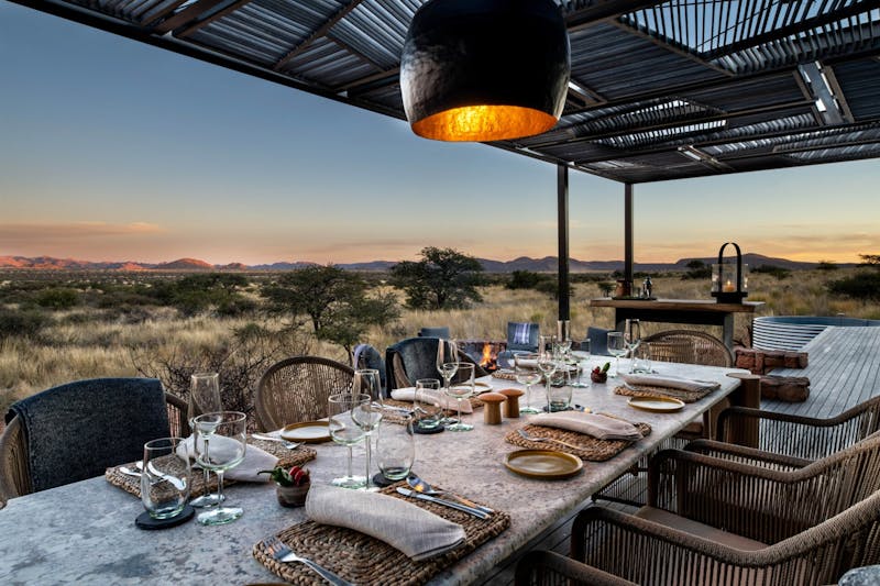 HDHotelSuedafrikaTswalu Kalahari ReserveDeck Dining Table