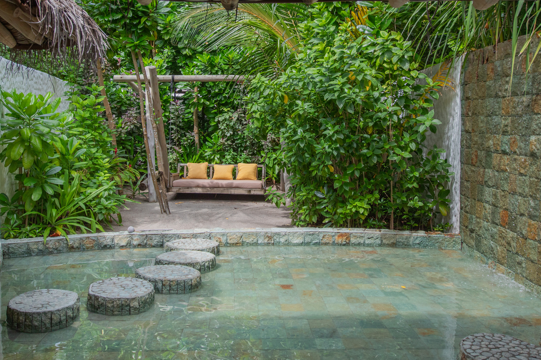 HDHotelMaledivenSoneva FushiGarten Crusoe Suite with Pool2 2