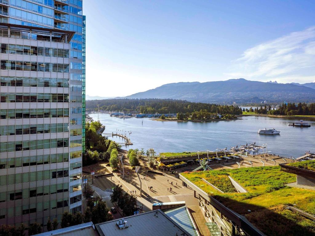 HDHotelKanadaThe Fairmont Pacific RimView