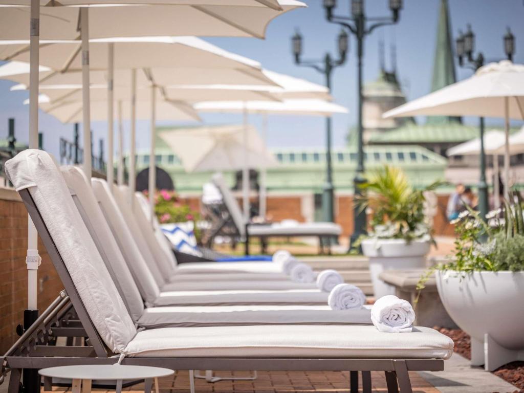 HDHotelKanadaFairmont Le Chateau FrontenacLiegen am Pool