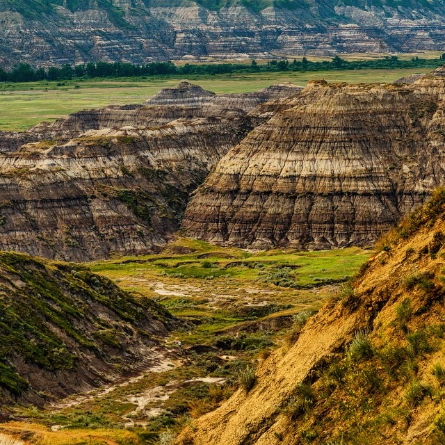 AlbertaDrumheller Badlands t15 011752 TAB