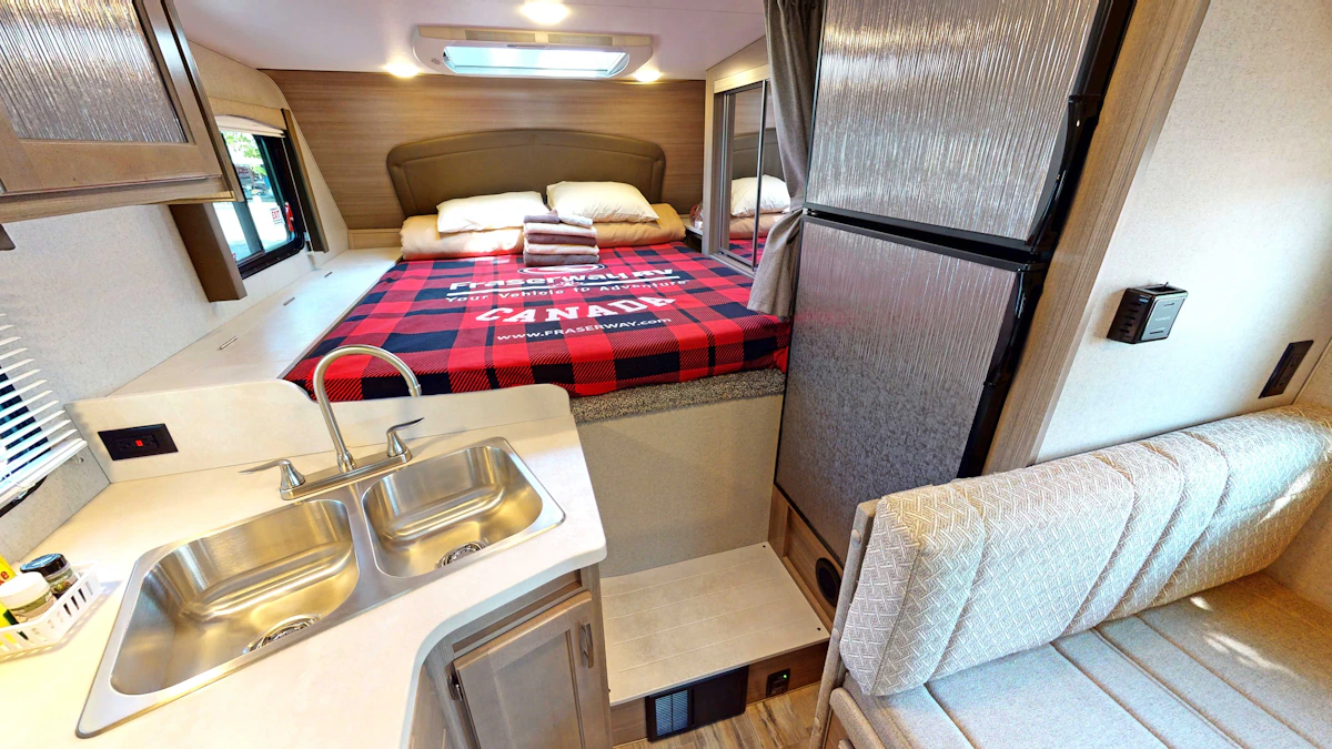 HDFahrzeugeFraserwayTruck CamperInnenansicht 07