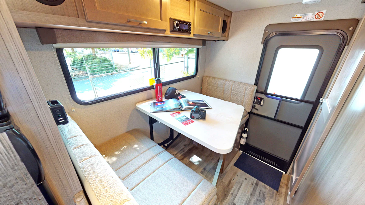 HDFahrzeugeFraserwayTruck CamperSitzecke 06