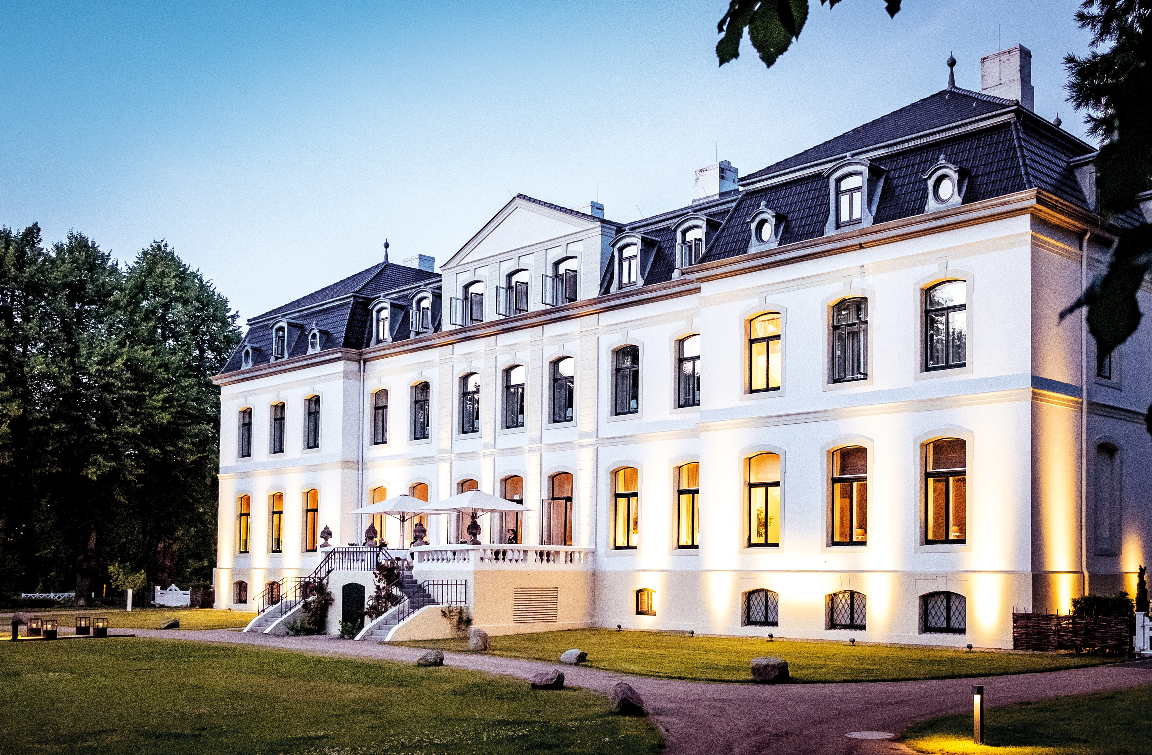 HDDeutschlandWeissenhausWeissenhaus Schlossterrasse Sommerabend HD Oliver Las