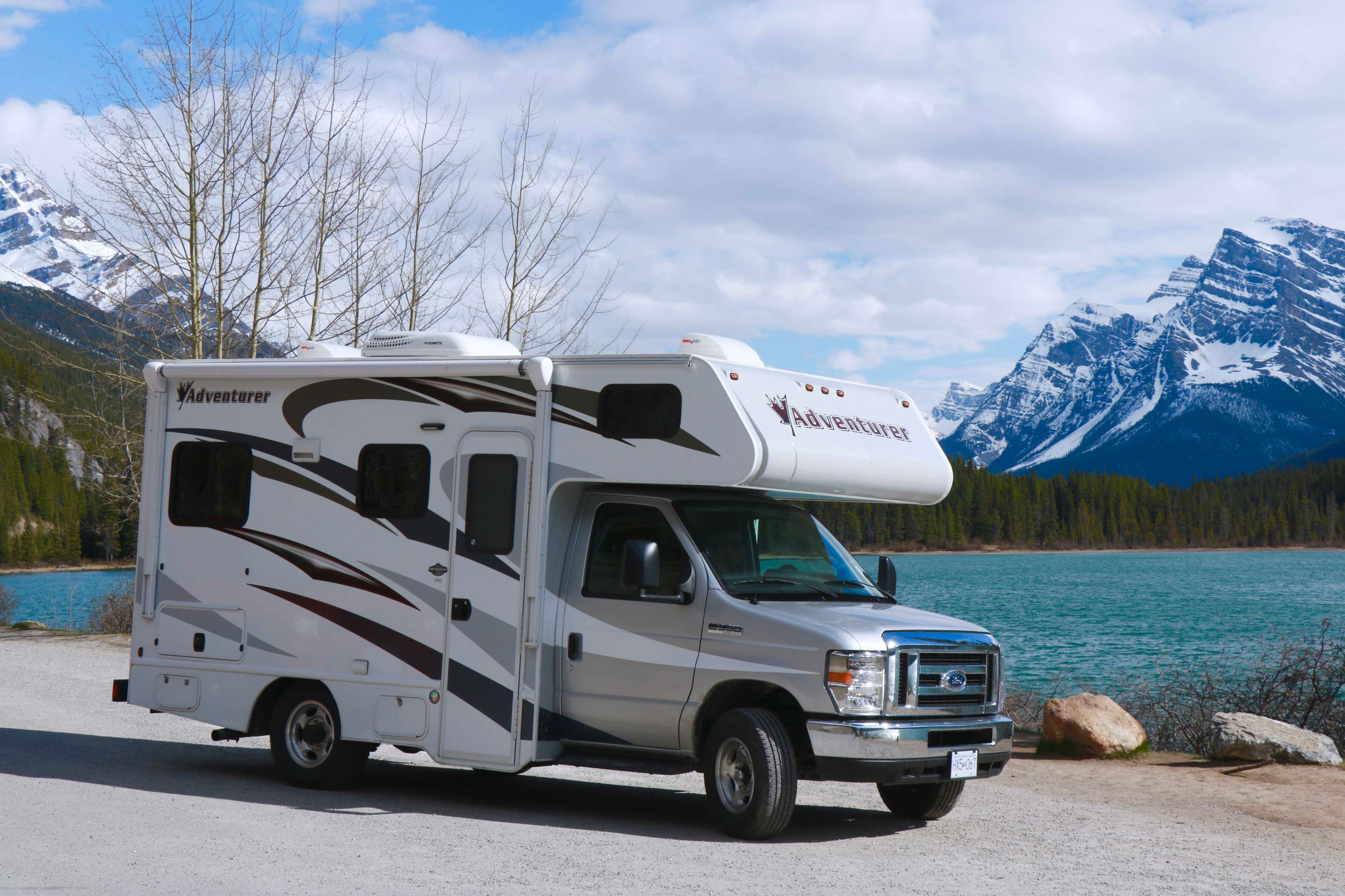 HDFahrzeugeFraserwayC SmallAussenansicht WaterfowlLakes AB TobyMansfield