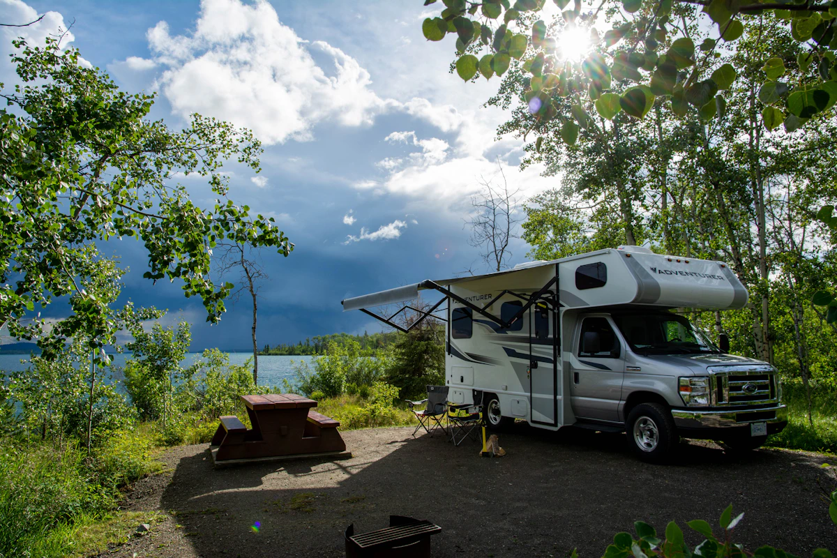 HDFahrzeugeFraserwayC SmallCampground GreenLake BC JelleVanLeeuwen