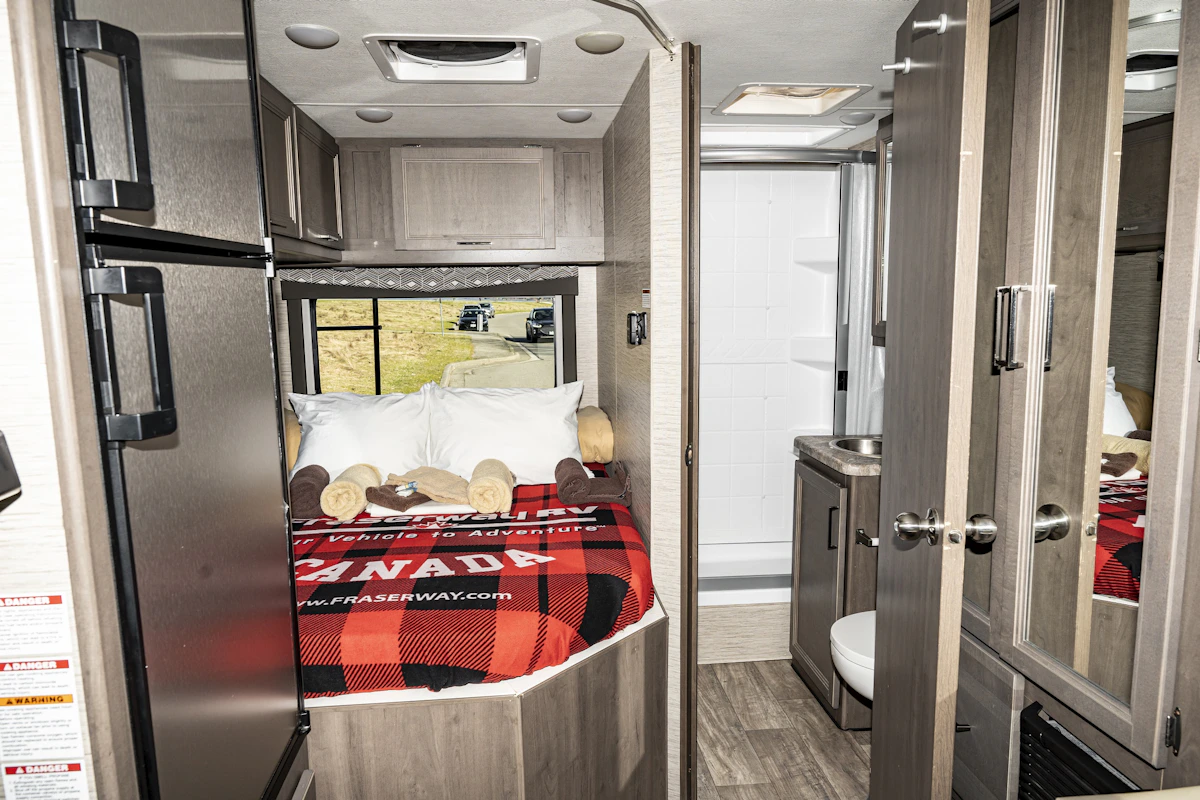 HDFahrzeugeFraserwayRoF C ClassDoppelbett Bad Beispiel