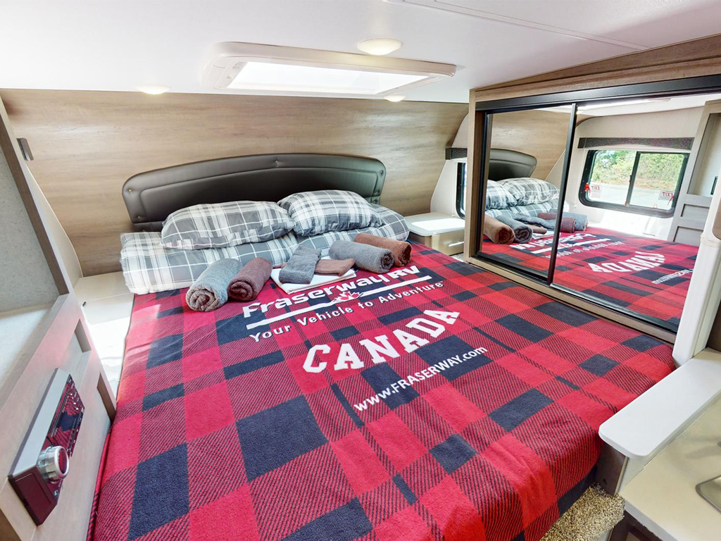 FahrzeugeFraserwayTC Slide OutDoppelbett